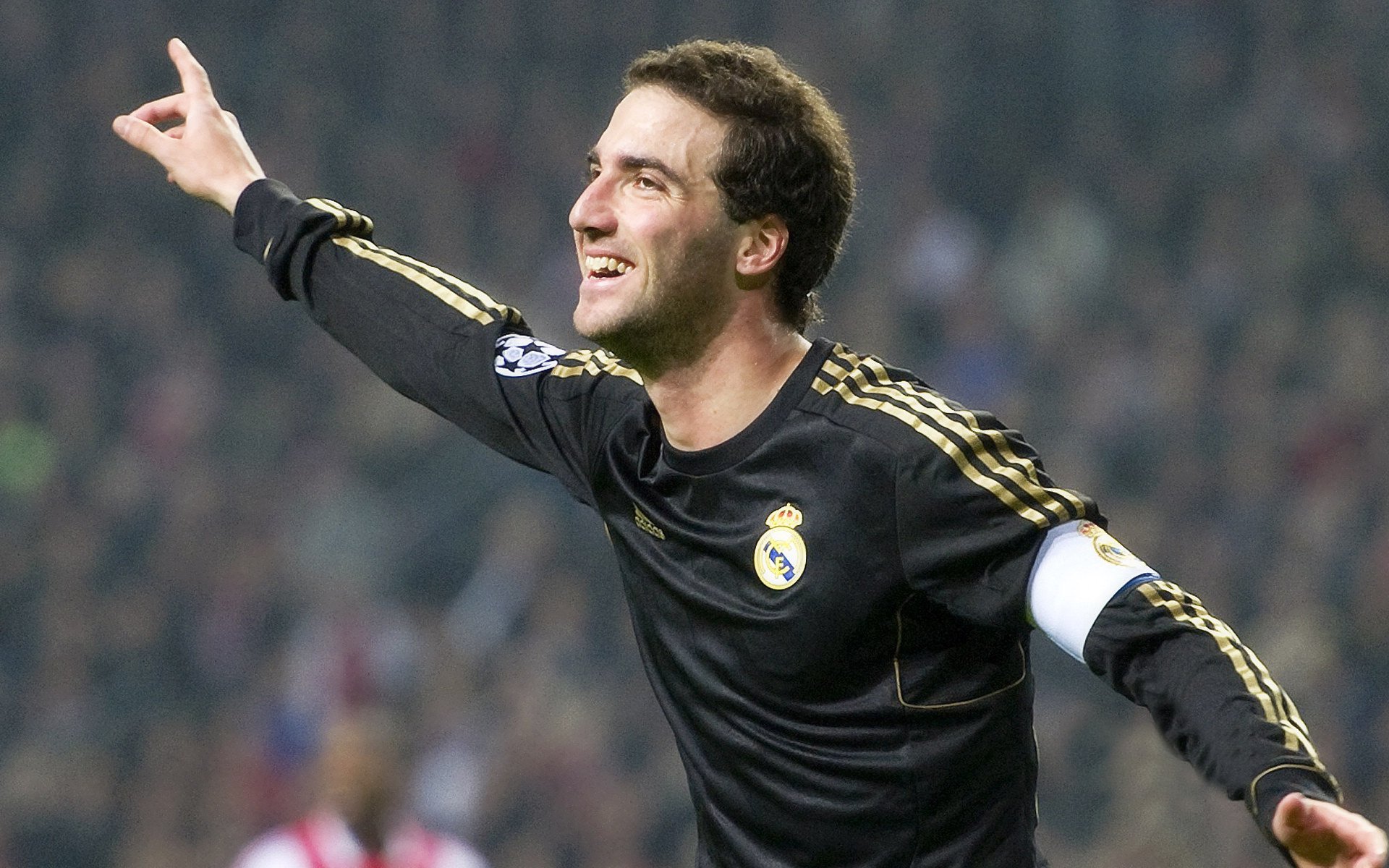 b体育：亚冠联赛激战正酣，中超球队逆境突围，日韩豪门强势领跑